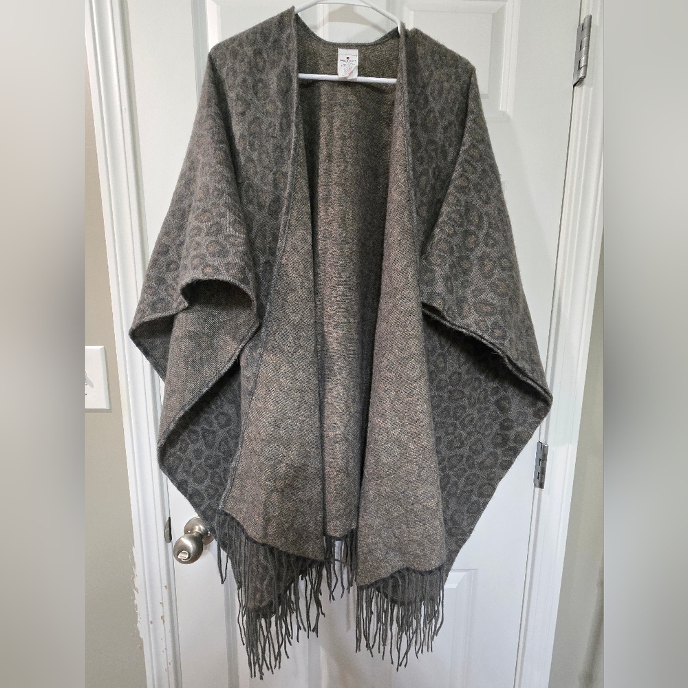 Woolrich One Size Women's Gray Leopard Animal Print Tunic Poncho